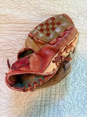 1960s Rawlings Roberto Clemente Baseball Glove